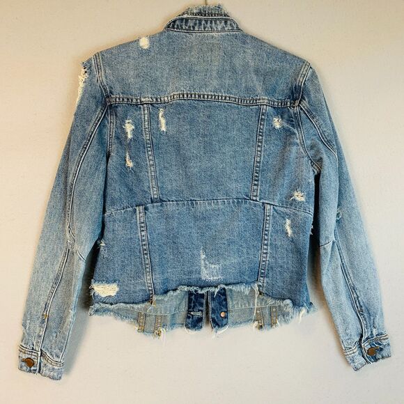 BLANKNYC Distressed Light Wash Denim Trucker Jacket Size Small Raw Hem Button - Picture 2 of 9